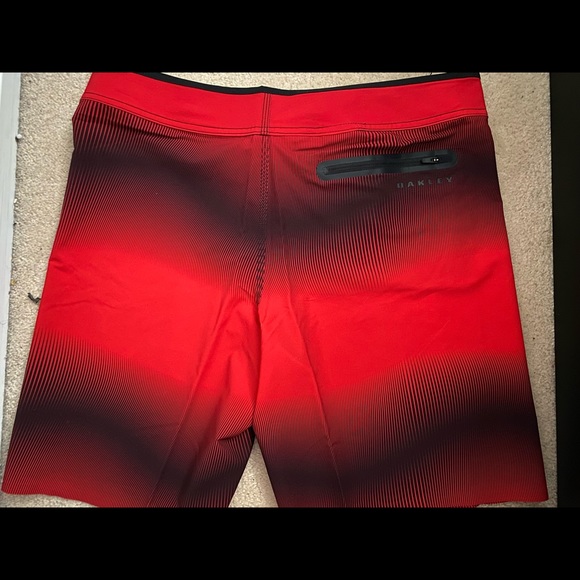 Oakley Men’s Boardshorts - Picture 2 of 3